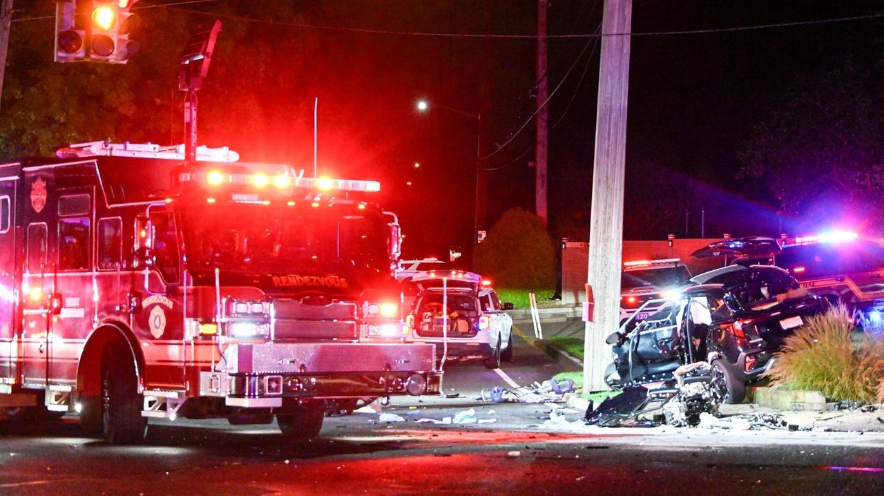 Crash in West Babylon leaves two dead and four injured