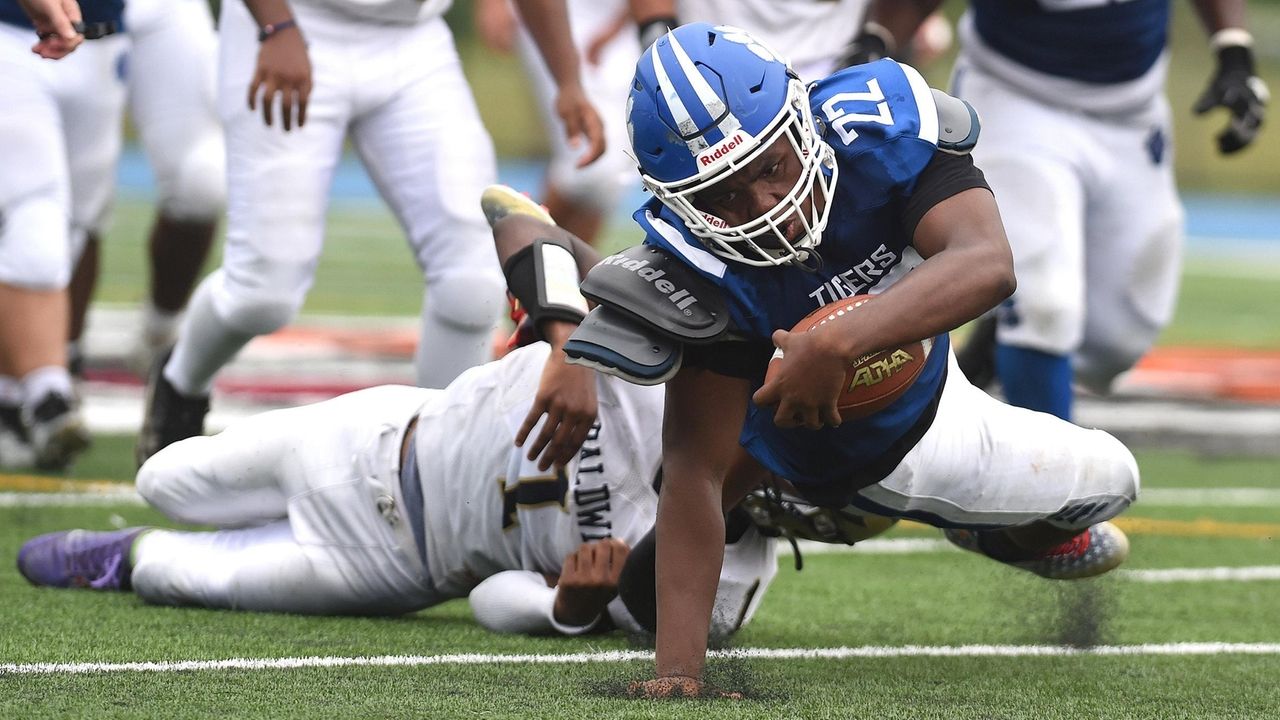 Meadors, Hempstead open with impressive win on new turf field Newsday