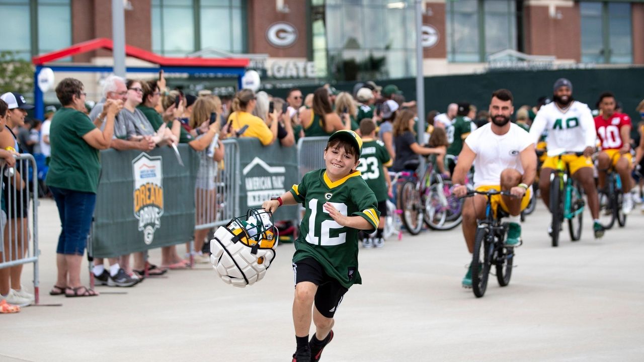 Are you ready for some football photos? - Newsday