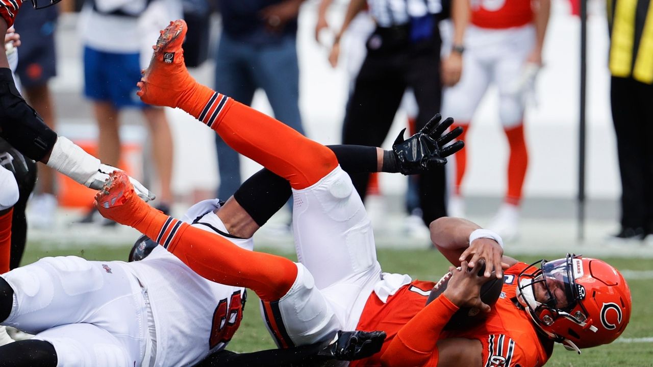 Watch Mike Evans throw a Bengals DB like he was a piece of paper 