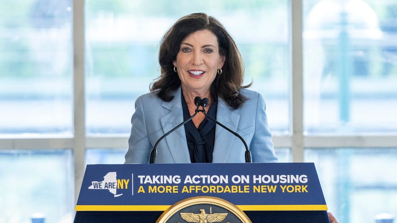 纽约州州长凯西·霍库尔关注其他州改善纽约州住房可负担性的经验