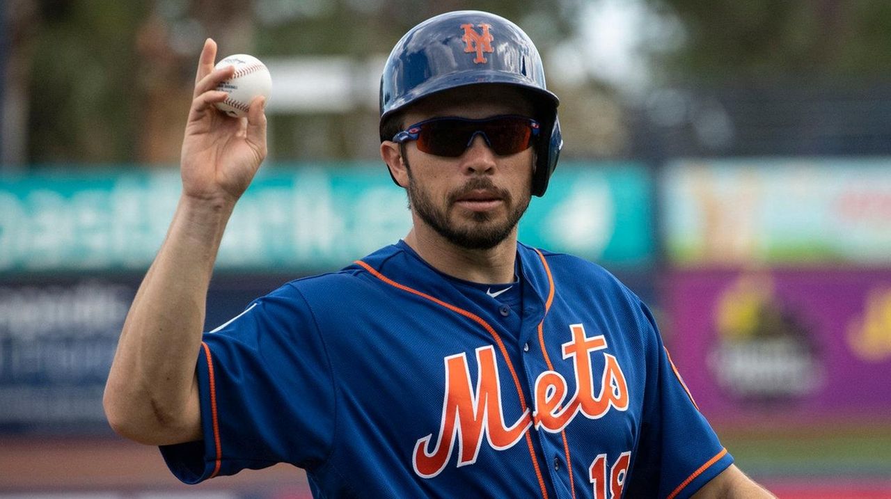 Travis d'Arnaud vies for Mets starting role