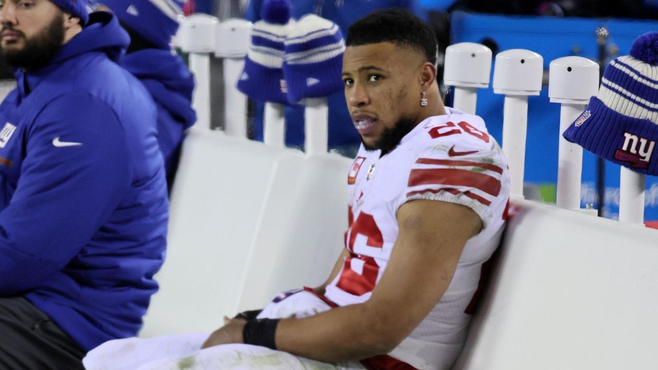 Giants RB Saquon Barkley signs franchise tender, set to practice