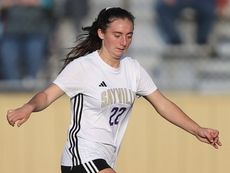 Farrell score, defense does rest as Sayville tops Islip