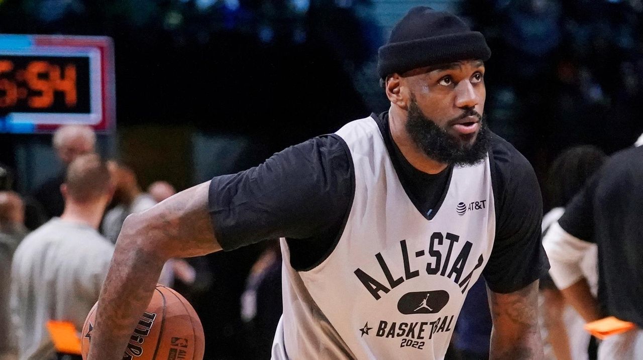 LeBron James hopes to arrange family reunion with son Bronny in 2024
