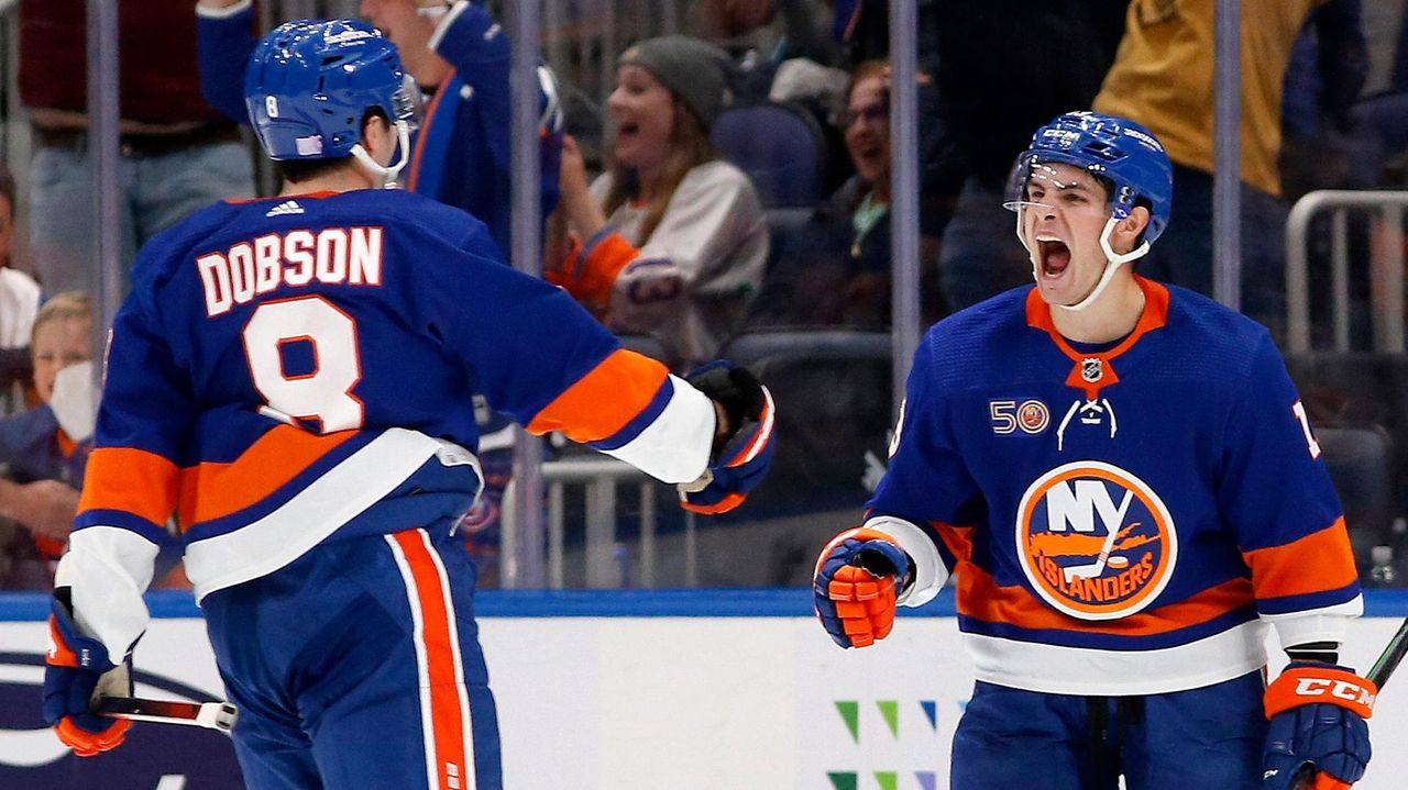 Barzal's third-period goal lifts Islanders over Devils 3-2