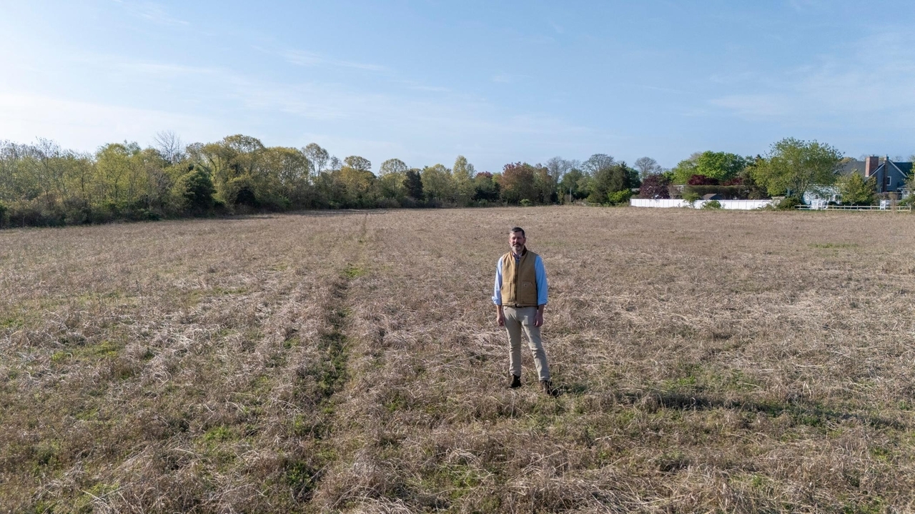 Riverhead officials debate plan to save 10 acres of North Fork land