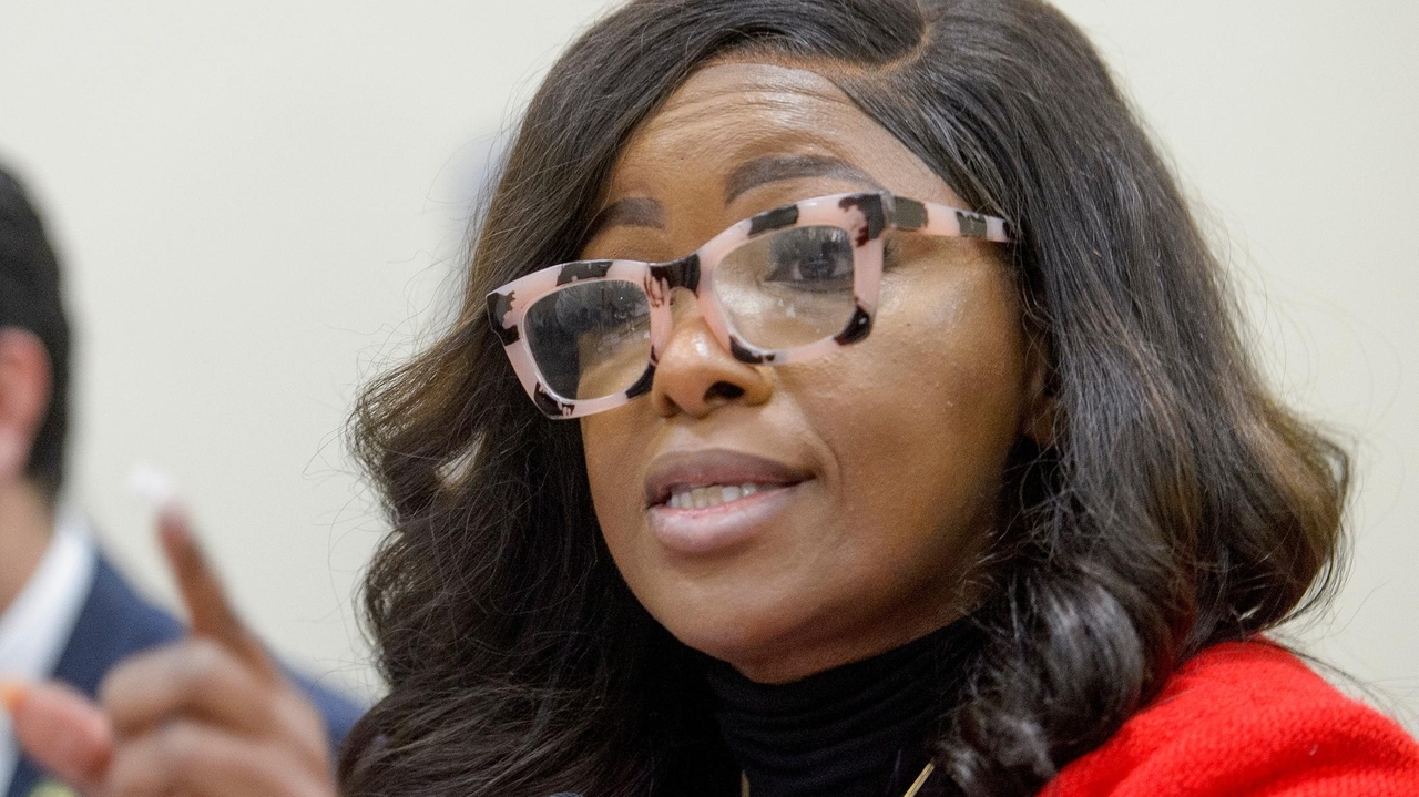Texas Rep. Jasmine Crockett mocks Greg Abbott, who uses a