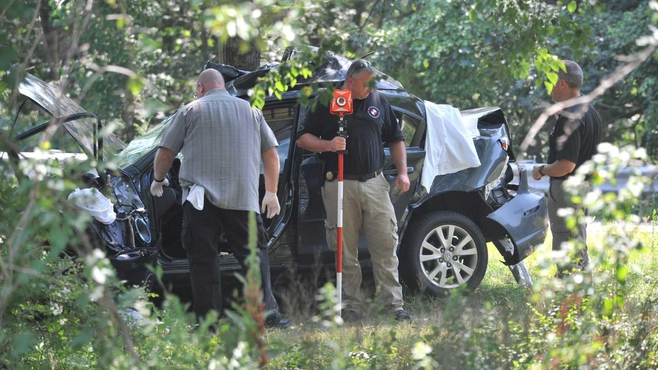 Police Oyster Bay man dies in Northern State crash Newsday