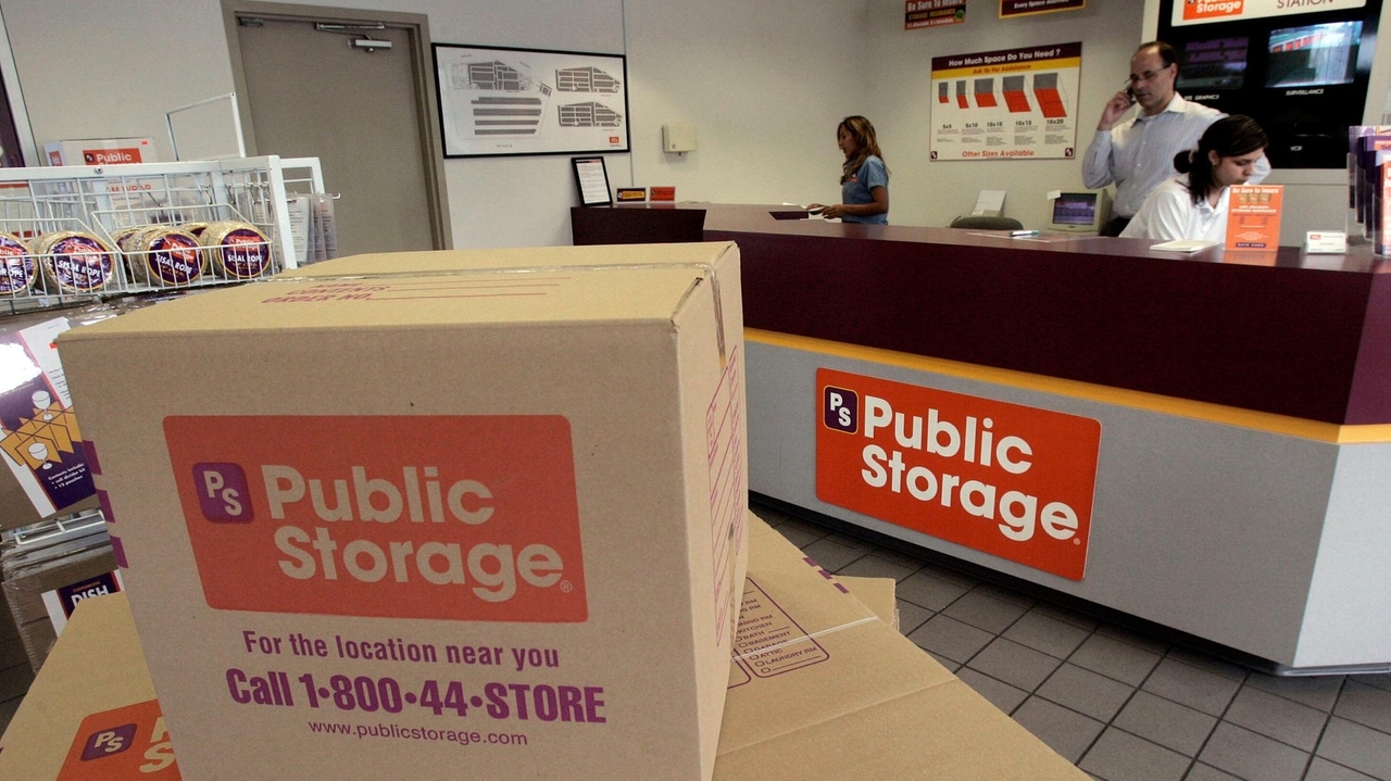 A $10.5 billion deal would create a self-storage giant in the U.S ...