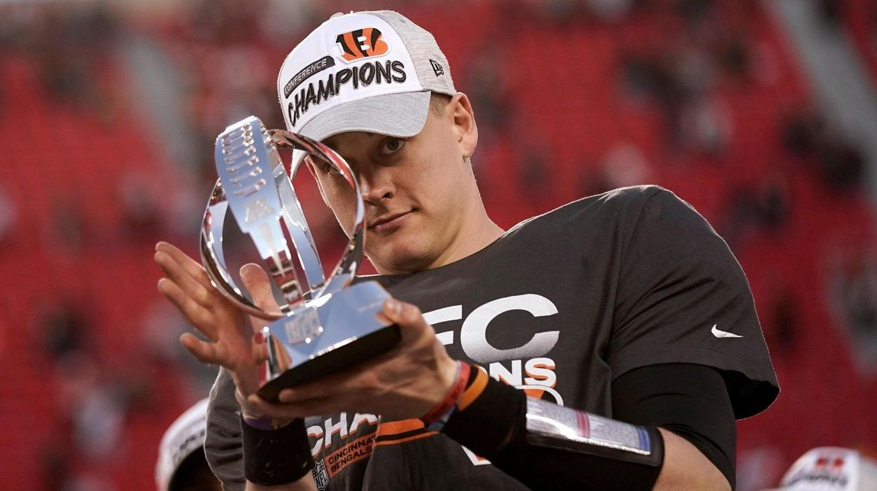 Cincinnati Bengals presented with Lamar Hunt trophy after winning AFC  Championship Game