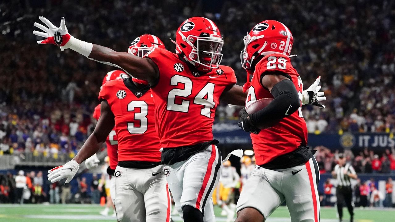 romps into College Football Playoff with SEC championship win