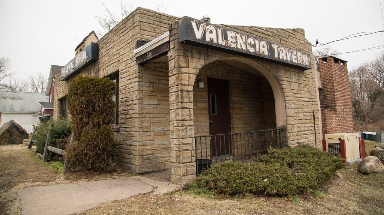 Huntington delays Valencia Tavern demolition, development Newsday