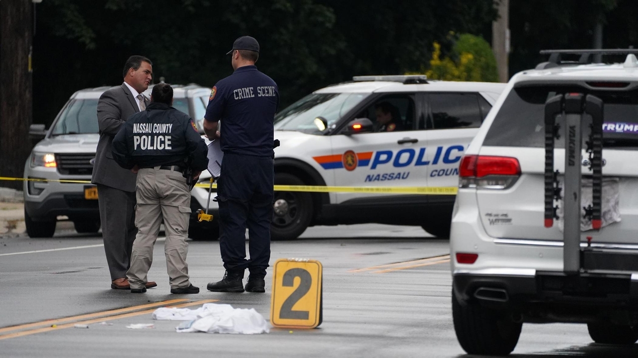Cops: Pedestrian struck and killed crossing road in North Bellmore ...