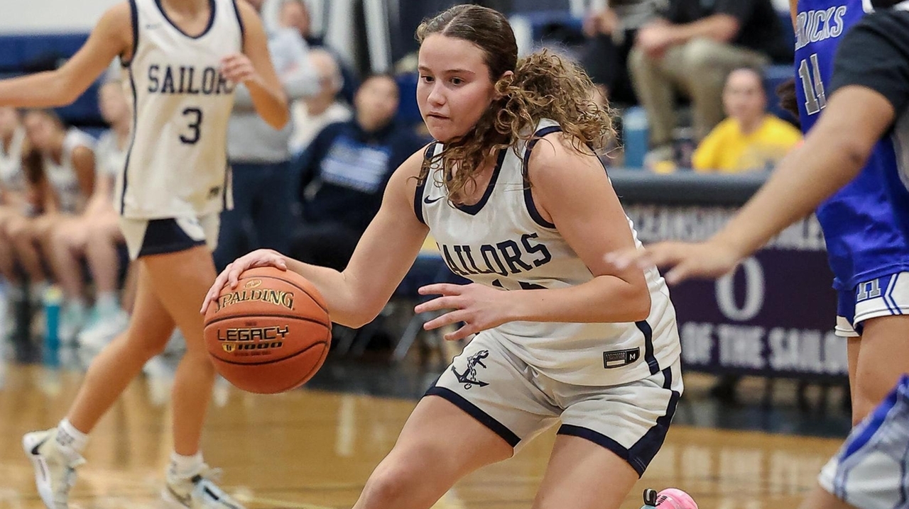 Oceanside girls basketball rallies to beat Herricks in overtime helped by senior Gianna Belone's two clutch free throws