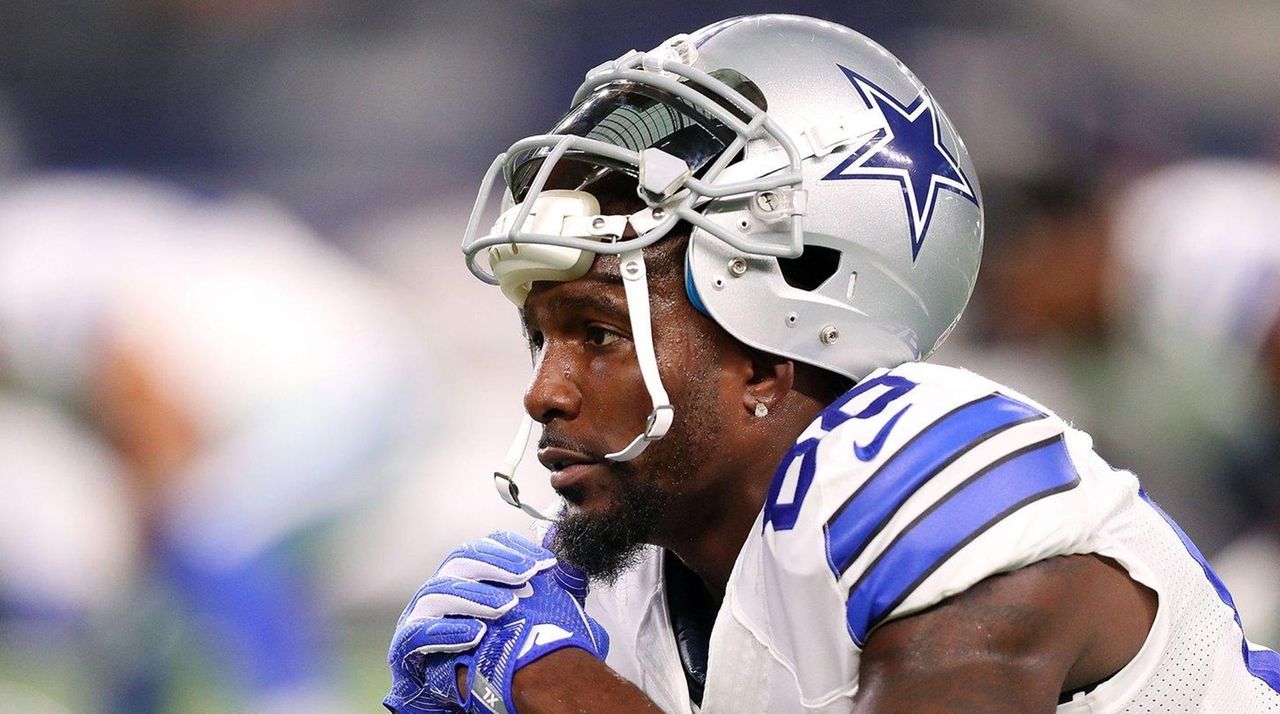 Dez Bryant has hairline knee fracture, outlook unclear for Dallas