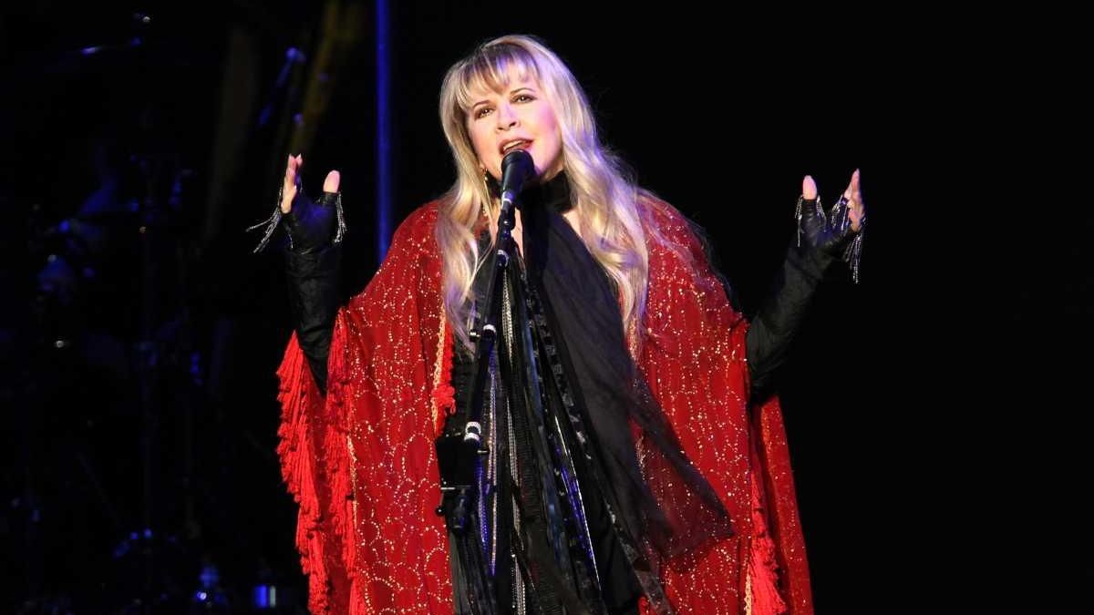 Hot tix: Stevie Nicks to play Jones Beach - Newsday