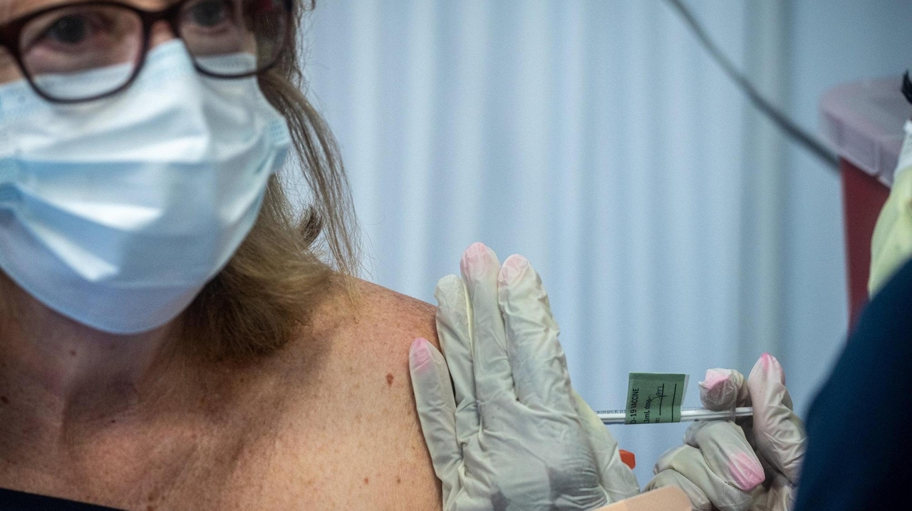 LI medical experts praise 'mix and match' booster shots in COVID19