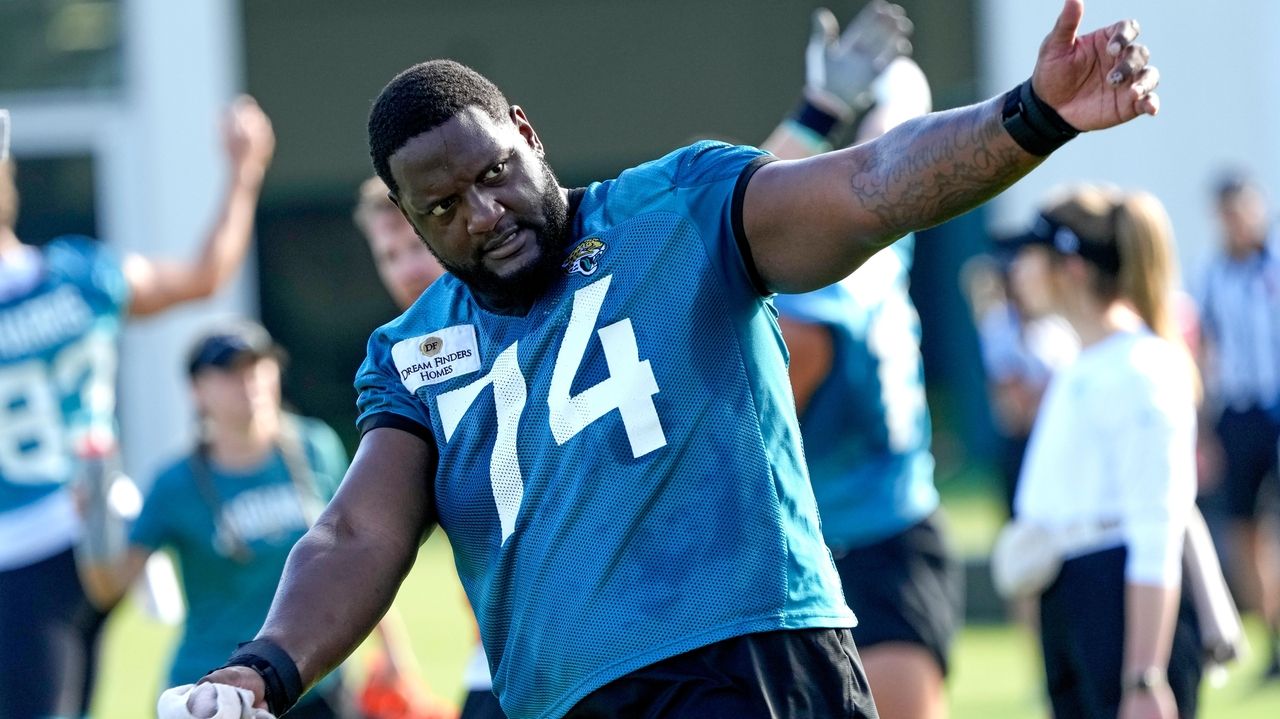 Help on the way: Jags getting LT Cam Robinson back from 4-game suspension  for performance-enhancers - Newsday