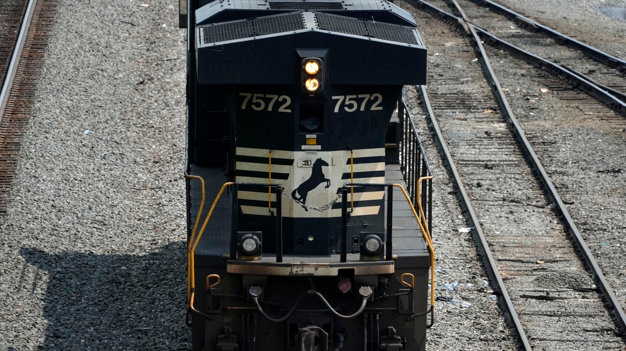 Rail whistleblowers fired for voicing safety concerns despite efforts to end practice of retaliation - Vimarsana News