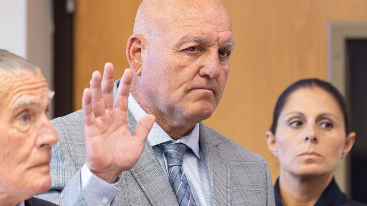 Suffolk brothel cop repeatedly ignored emergency calls before indictment