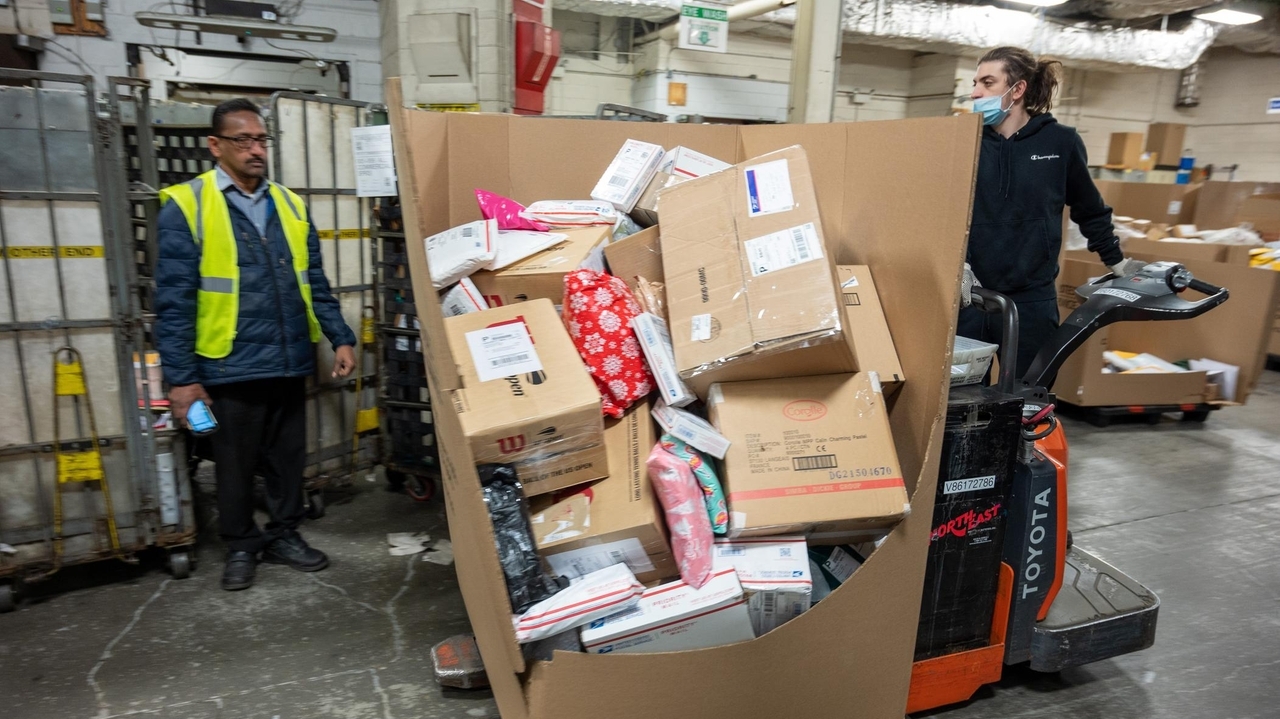 USPS mulls raising shipping fees during holiday season - Newsday
