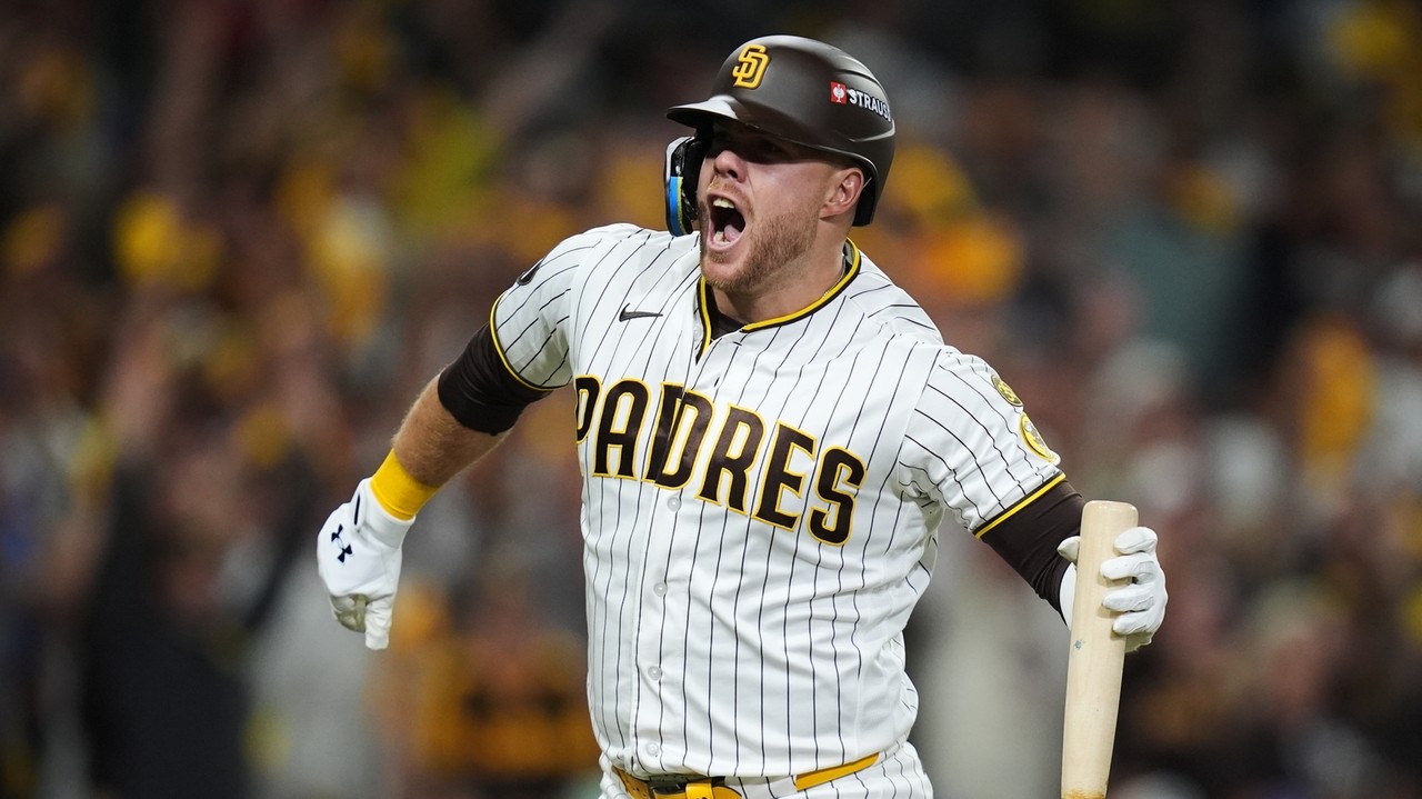 Gavin Sheets' pinch-hit homer propels dominant Padres past Cubs 4-1 for ...