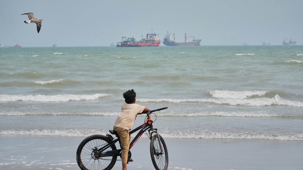 An Iranian port city feels the pain of Washington's tightening economic ...