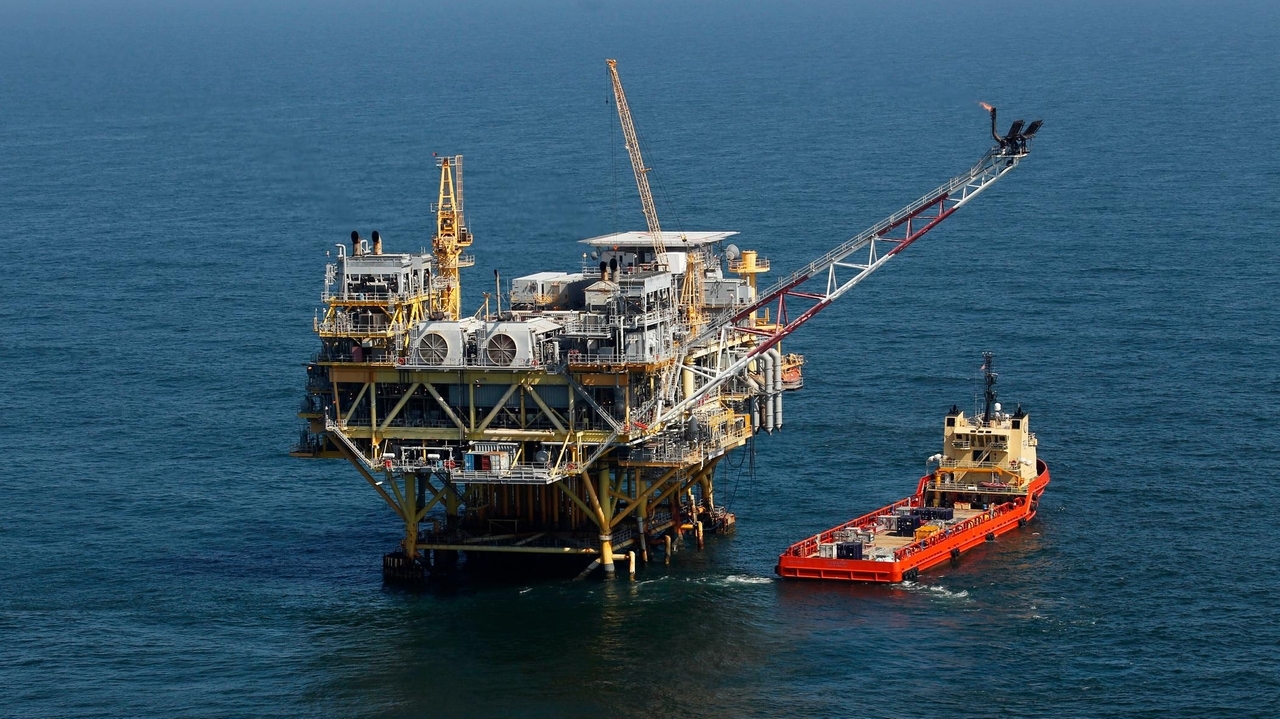 Oil companies offer $382M for offshore drilling rights in last sale before 2025 - Vimarsana News