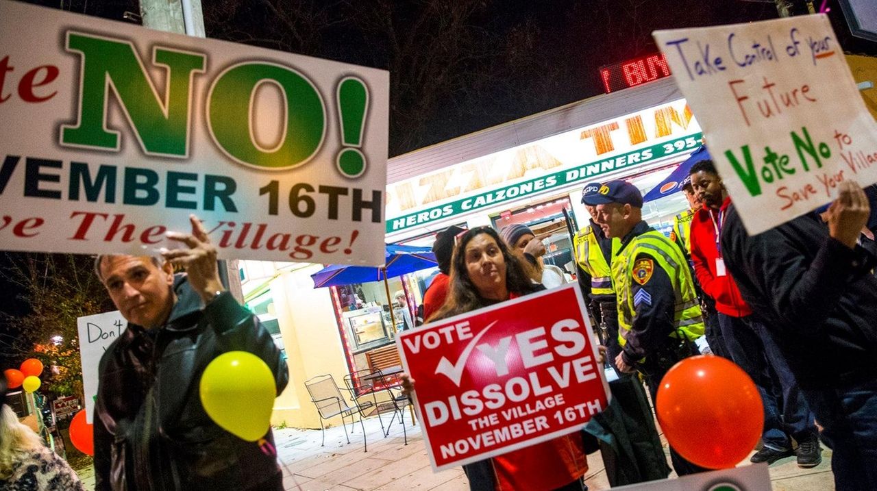 Mastic Beach locks up for the last time as village dissolves Newsday