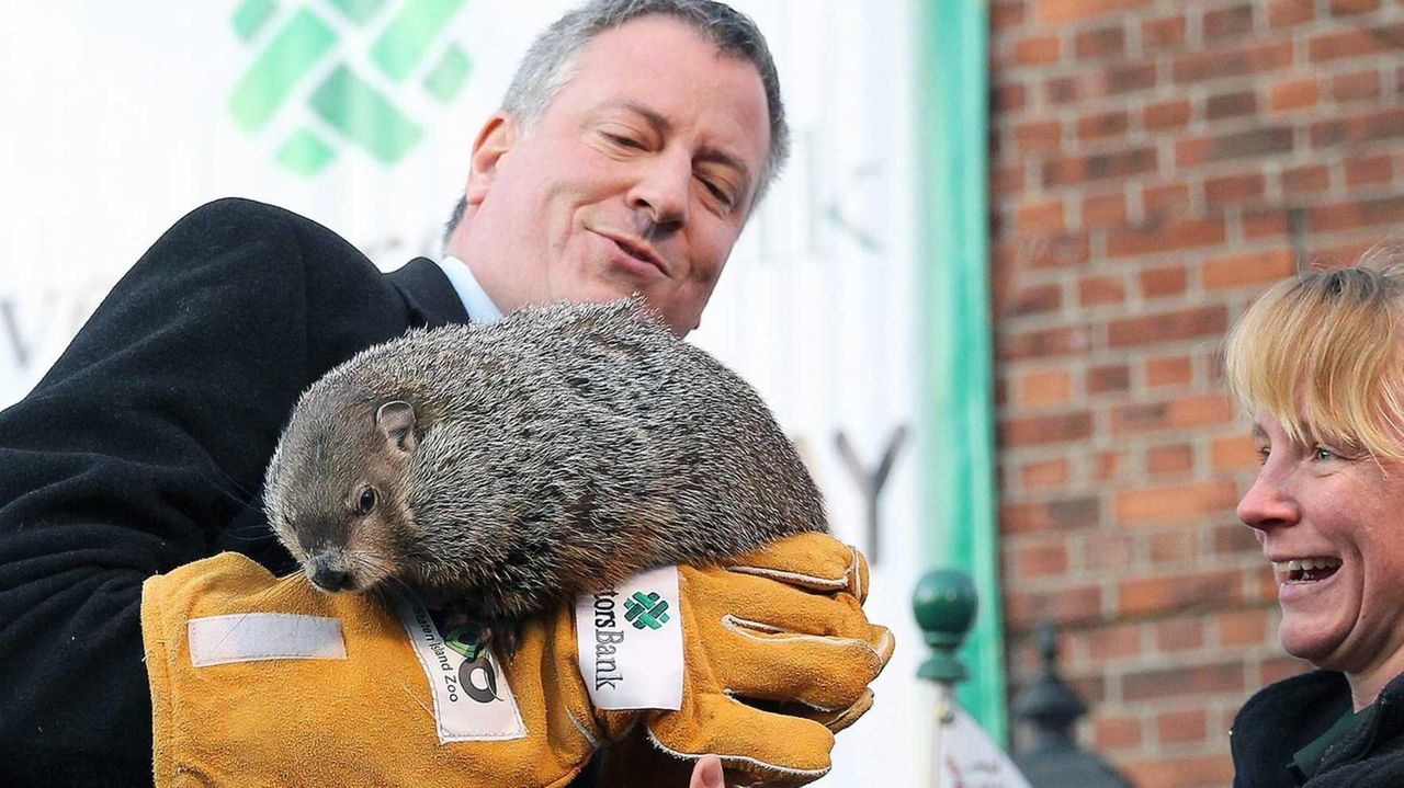 Bill de Blasio kicks off Super Bowl Sunday by fumbling Staten Island