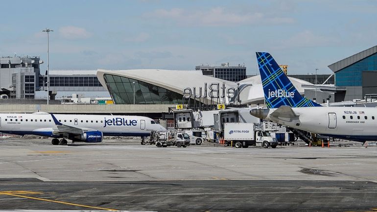 A departing JetBlue flight struck the tail of an unoccupied...