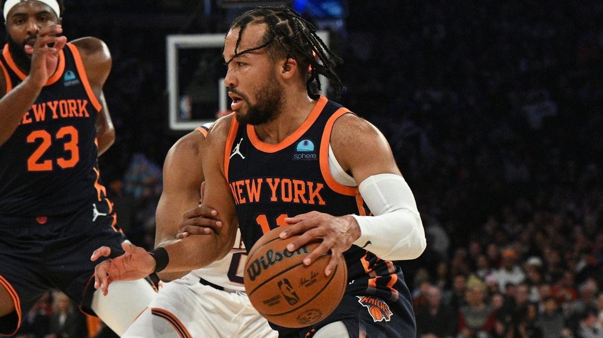 Knicks fall to Suns at MSG on Devin Booker's three-pointer - Newsday
