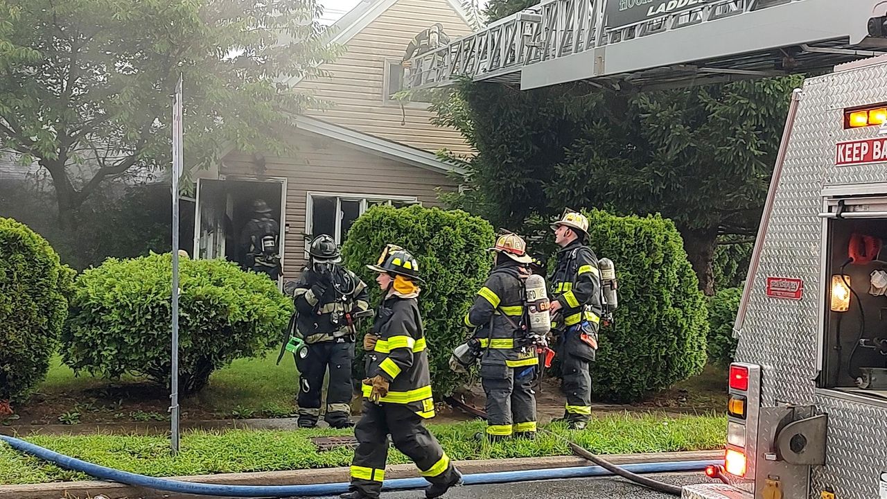 Investigators say lithium-ion battery sparked fire at Hicksville home ...