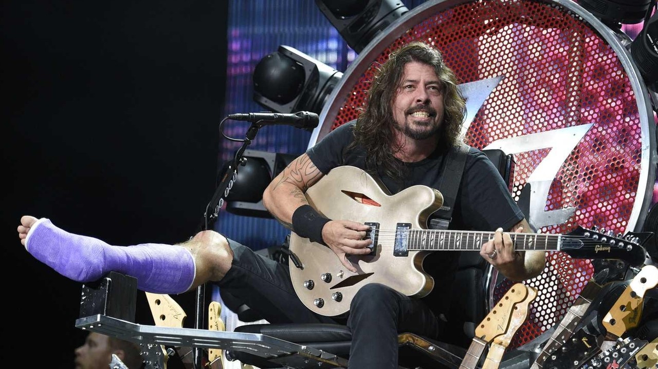 Celebrities injured while performing - Newsday