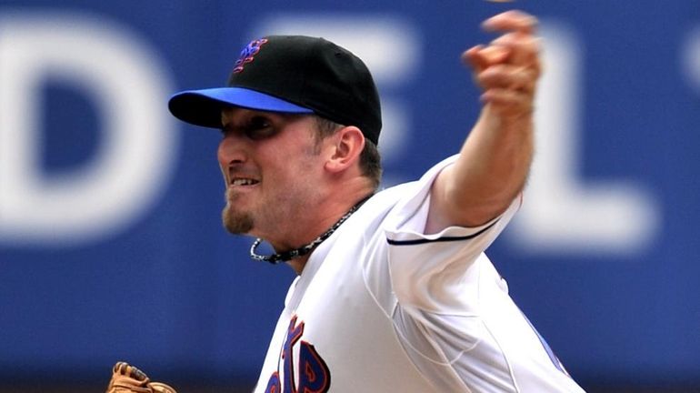 New York Mets' Jonathon Niese pitches against the Minnesota Twins...