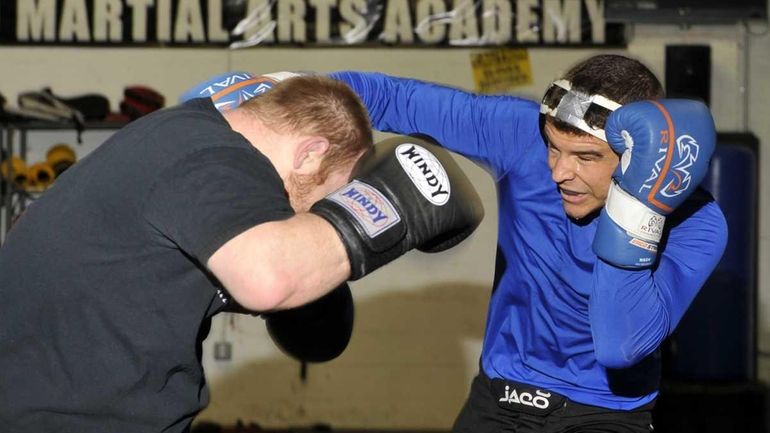 Al Iaquinta of Wantagh trains at Ray Longo MMA in...