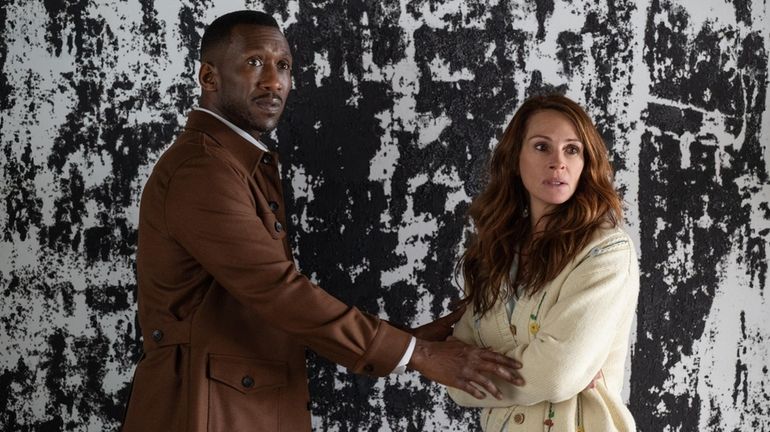 Mahershala Ali as G.H. and Julia Roberts as Amanda in...