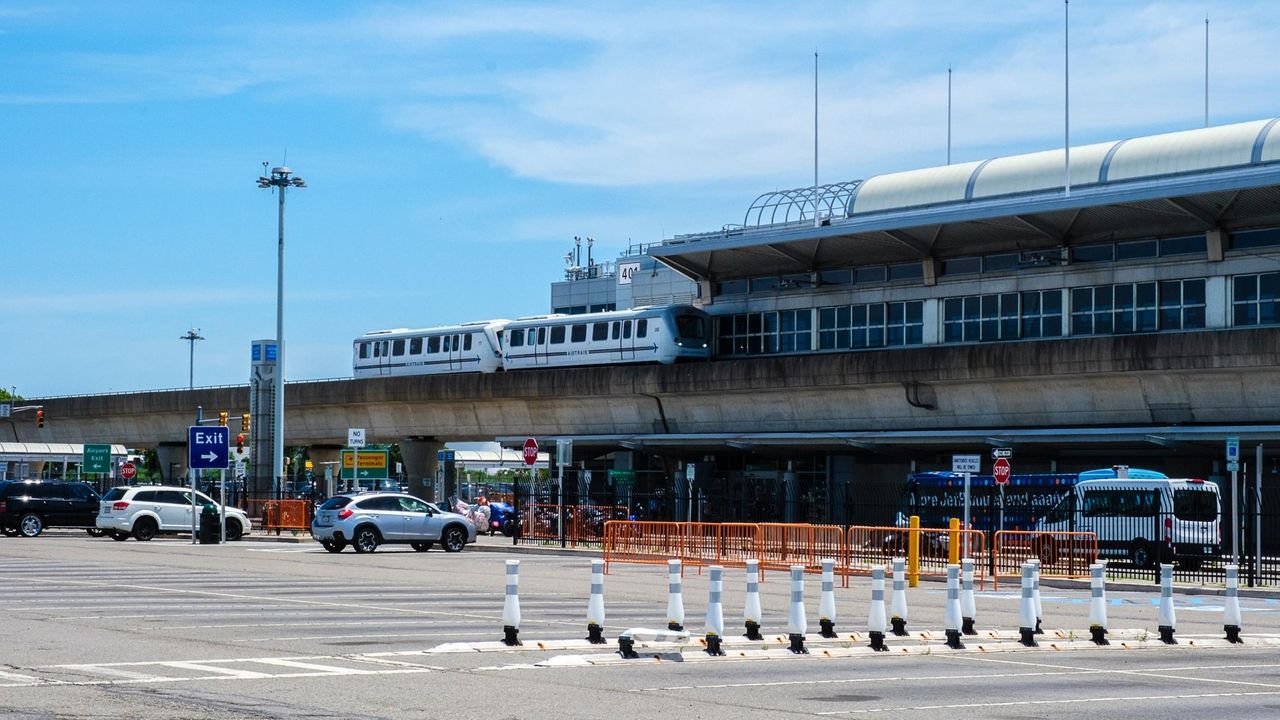 Port Authority opens free JFK Airport dropoff, pickup waiting lot at