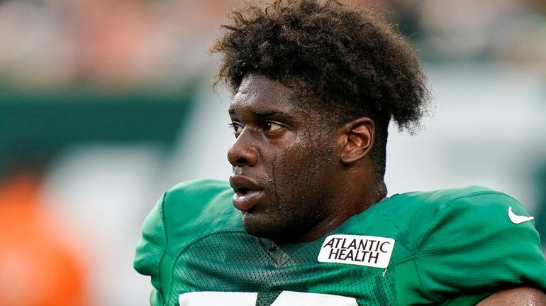 Zane Lewis suffers major injuries, multiple Jets exit Thursday