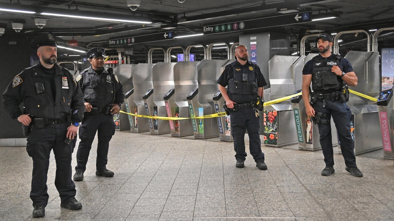 Grand Central stabbing: Police fatally shoot suspect who stabbed 3 ...