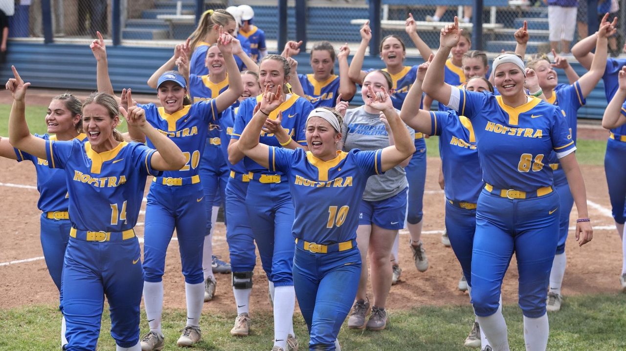 Hofstra will play at defending softball champ Oklahoma in NCAA