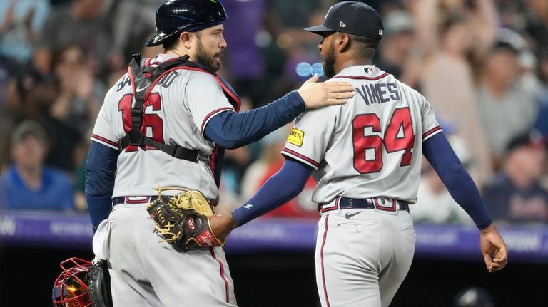 Braves ace Mike Soroka leaves game with injured right leg, out for