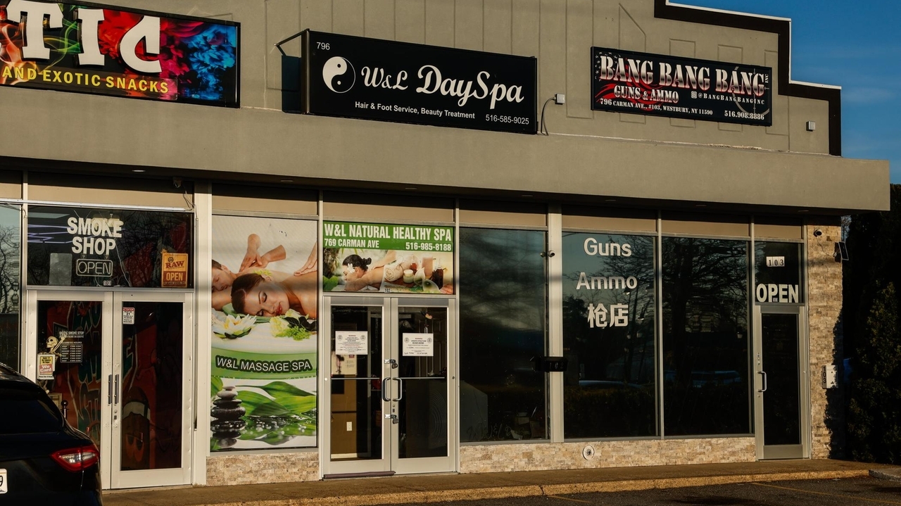 Hundreds of Long Island massage spas sell sex. Neighbors complain. Police raid them. Business is booming. - Newsday