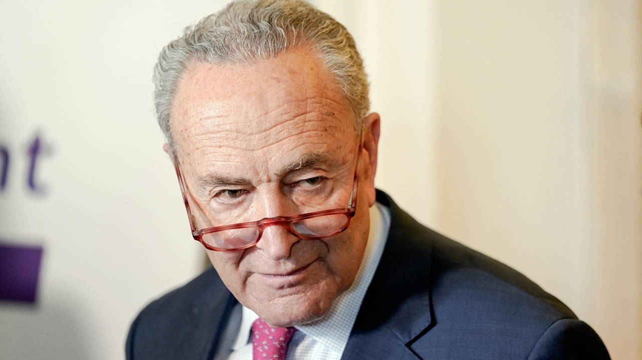 Schumer and other Senate Democrats call for a federal probe of huge oil deals by Exxon and Chevron - Vimarsana News