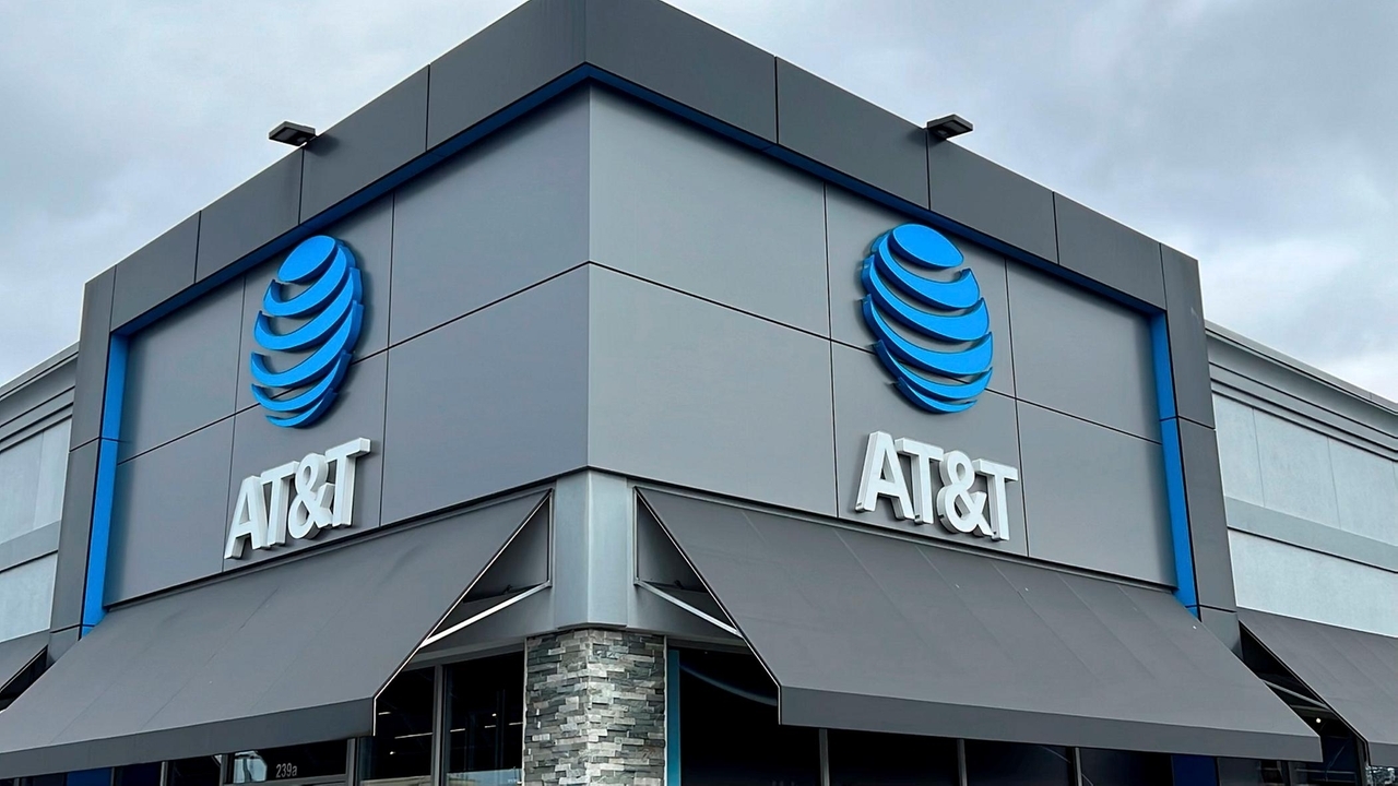 Worst of AT&T wireless service outage misses Long Island, NYC - Newsday