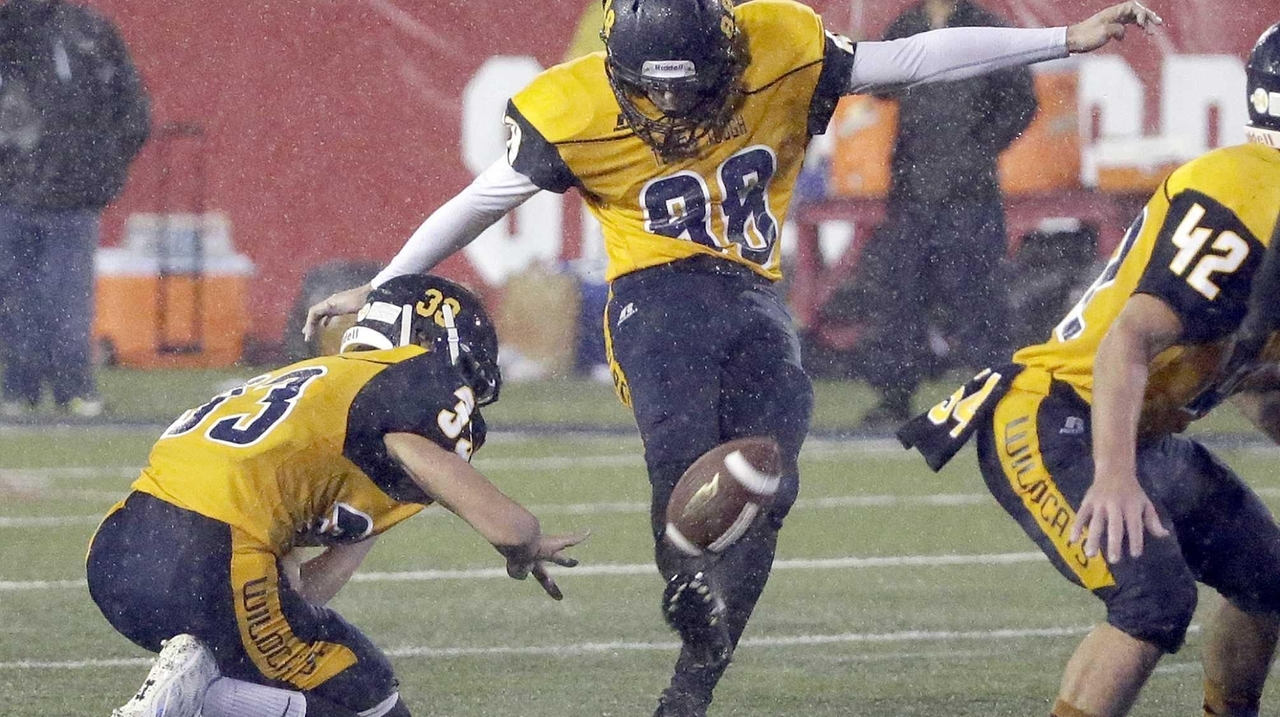 Mahoney, Rosati lead ShorehamWading River to 2414 win over Glenn in