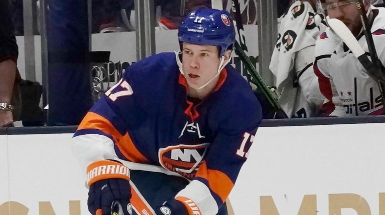 Islanders left wing Matt Martin looks to pass at NYCB...