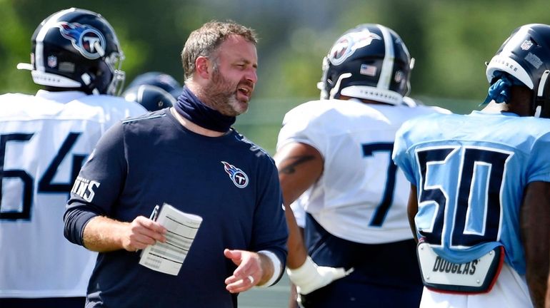 Tennessee Titans outside linebackers coach Shane Bowen instructs his players...