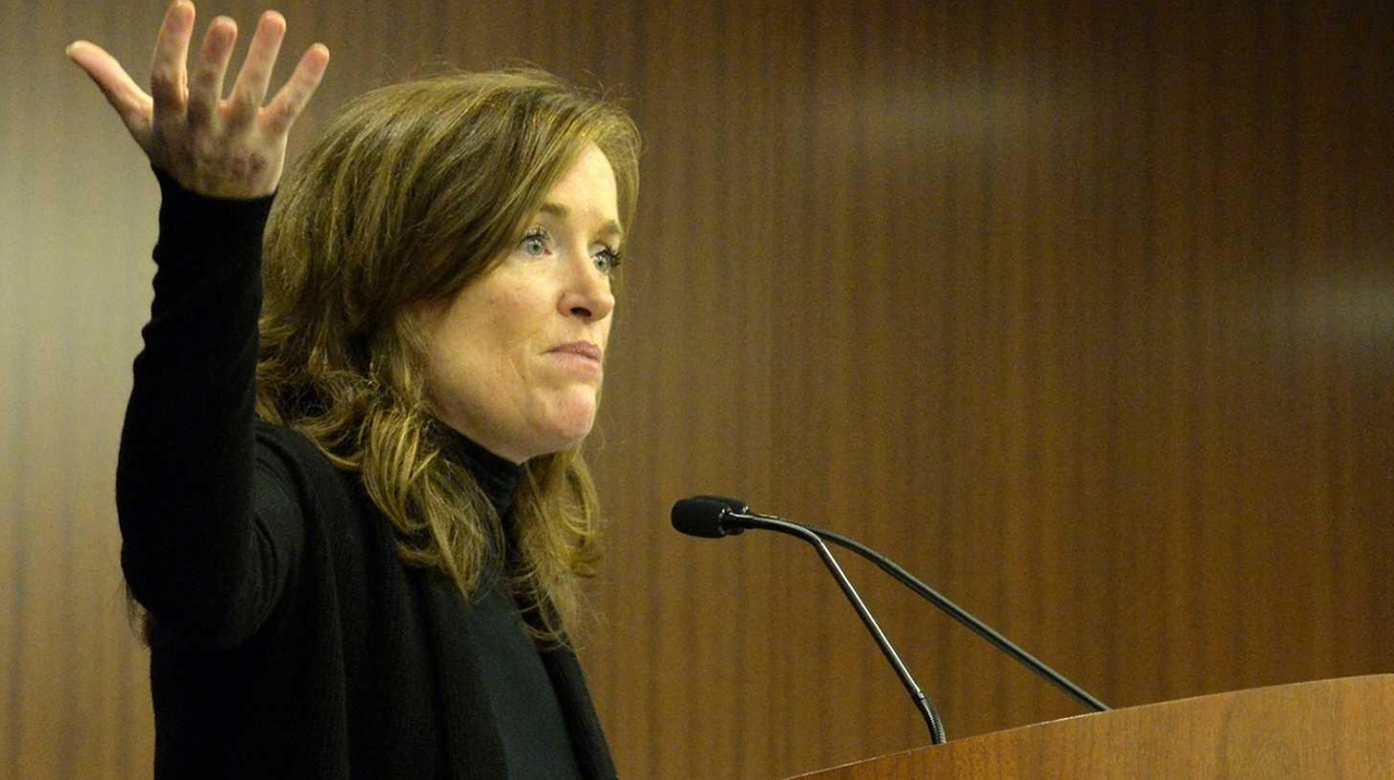 Rep. Kathleen Rice leads summit on anti-cyberbullying - Newsday